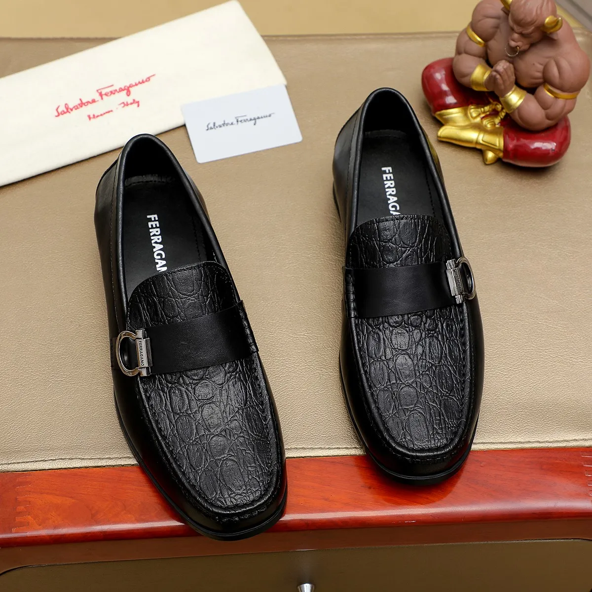 Men's shoes 260🕷🕷🐂【Ferragamo】Ferragamo Popular fashionable casual shoes🇨🇳Official website counter 1:1 production, original mold opening💯Good quality can be seen, imported high-end first-layer pebbled calfskin, water-dyed🐂leather lining🌿very clear texture, high-quality waterproof, non-slip and wear-resistant outsole🎋high quality and low price, truly handmade🍓, color optional! Code number 38-44 (45. To be customized)